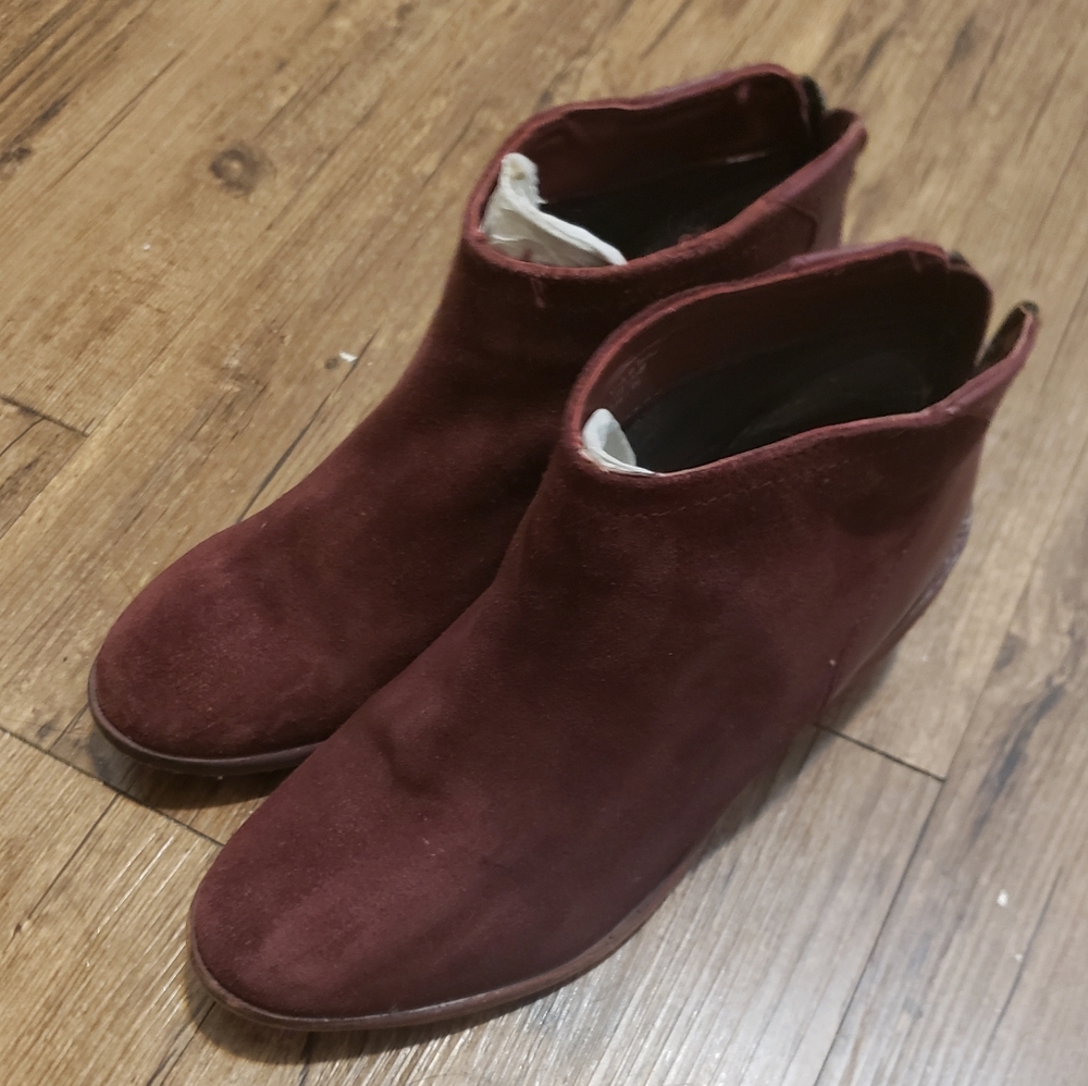 Charles David Women's Burgundy Ankle Boots